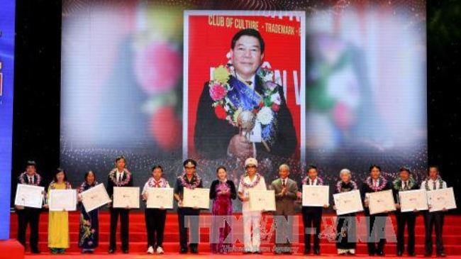 สดุดีบุคคลและคณะบุคคลดีเด่นในภารกิจการสร้างสรรค์ประเทศ